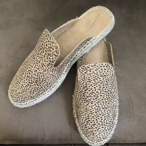 SOLD!!! Leopard Flat Mules 🐆
